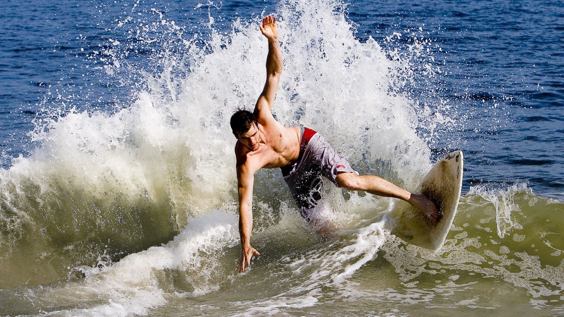 全黑队的速度和耐力让他们在比赛中始终占据优势，全黑队战舞